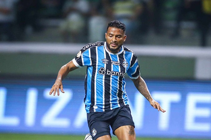  FUTEBOL/CAMPEONATO BRASILEIRO 2023 /GREMIO X PALMEIRAS - ESPORTES - Lance da partida entre Gremio e Palmeiras disputada na noite desta quarta-feira, na Allianz Arena, em Sao Paulo, em partida valida pela Campeonato Brasileiro 2023. FOTO: LUCAS UEBEL/GREMIO FBPA
     -  (crédito:  Lucas Uebel/Gremio FBPA)