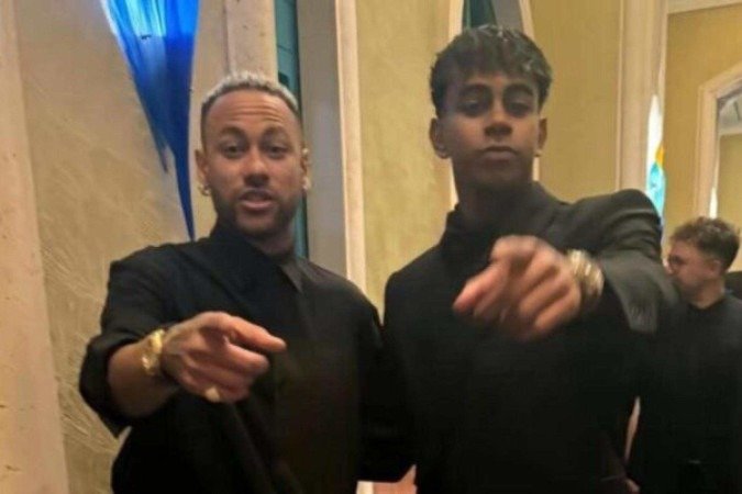 Neymar e Lamine Yamal posam juntos durante o Globe Soccer Awards - (crédito: Foto: Instagram de Lamine Yamal) Neymar e Lamine Yamal posam juntos durante o Globe Soccer Awards - (crédito: Foto: Instagram de Lamine Yamal)