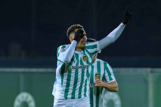 Clayton, ex-Vasco, já tem nove gols em 16 jogos no Campeonato Português - (crédito: Foto: Divulgação/Rio Ave) Clayton, ex-Vasco, já tem nove gols em 16 jogos no Campeonato Português - (crédito: Foto: Divulgação/Rio Ave)