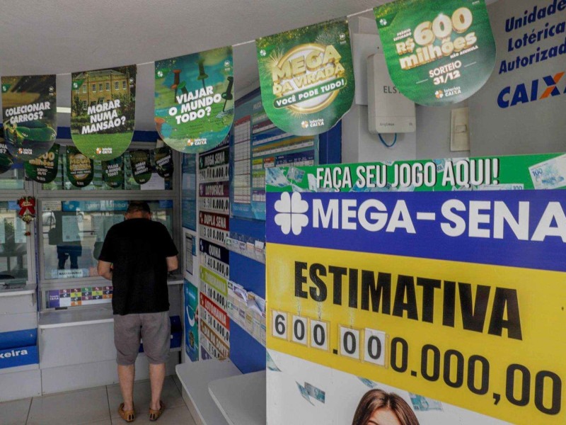 Neste ano, aposta mínima na Mega da Virada está em R$ 5 -  (crédito: Joédson Alves/Agência Brasil)