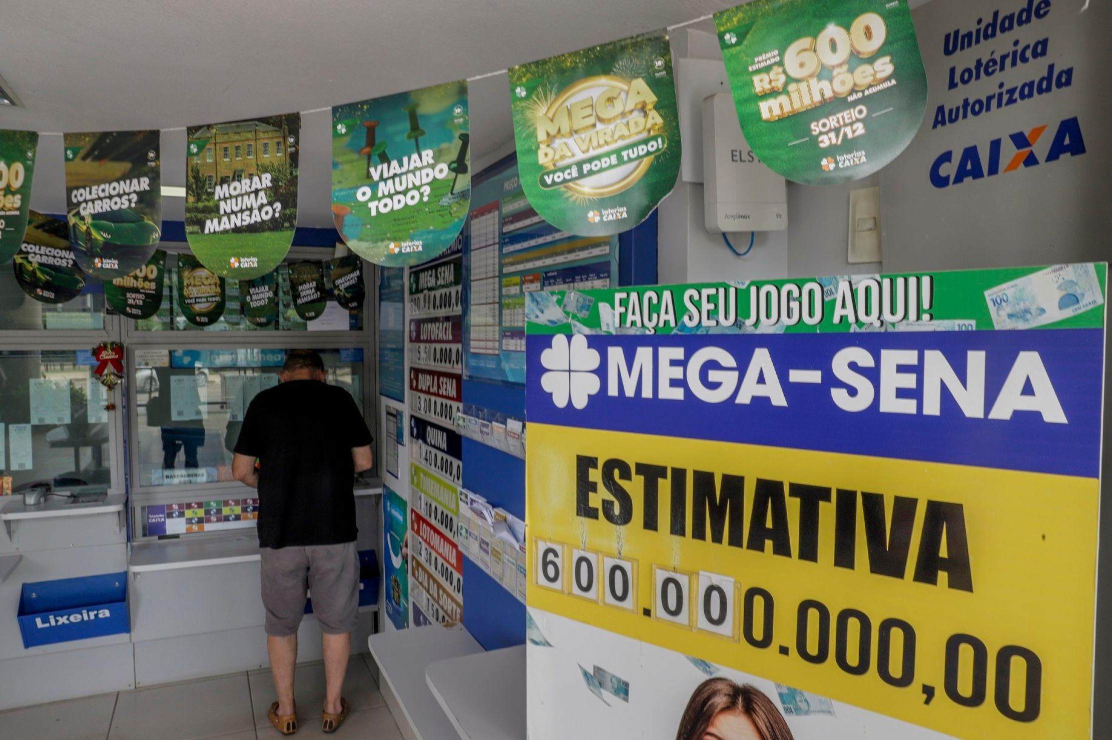 Neste ano, aposta mínima na Mega da Virada está em R$ 5 -  (crédito: Joédson Alves/Agência Brasil)