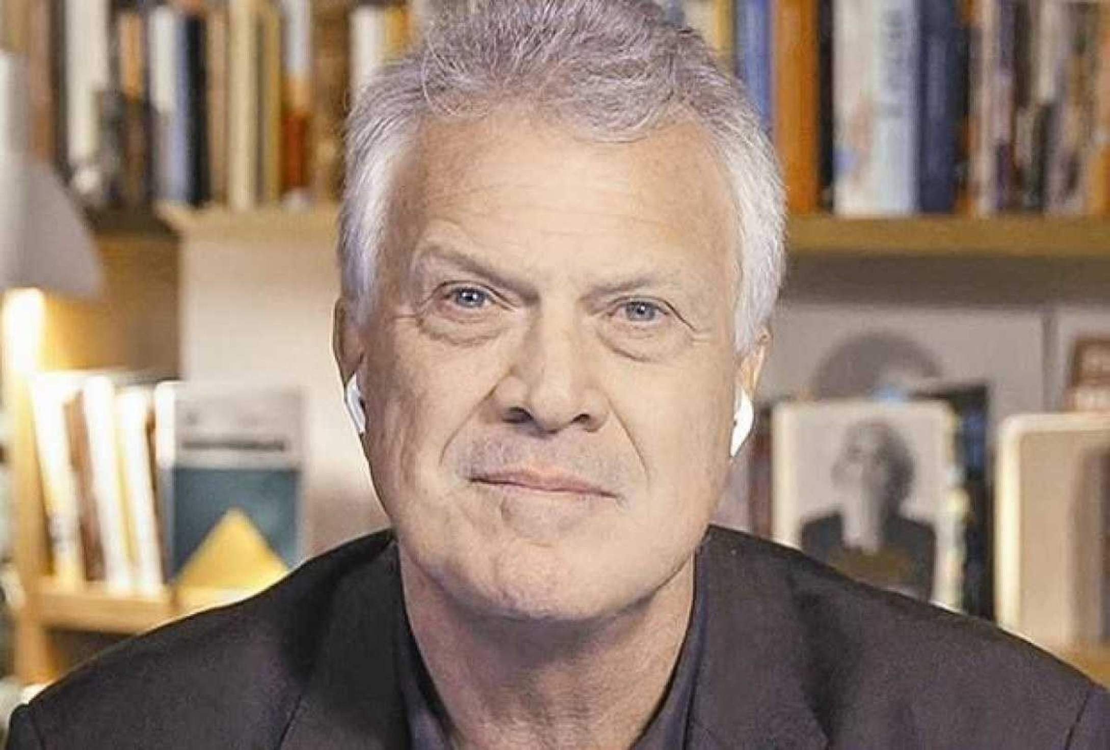 Pedro Bial faz rara aparição ao lado da esposa
