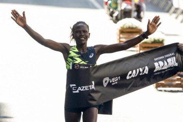 Agnes Keino foi a vencedora da prova feminina em mais uma edição de domínio do Quênia na Corrida de São Silvestre -  (crédito: Paulo Pinto/Agência Brasil)