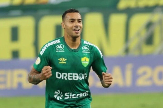 Élton (ex-Vasco)  Ex-centroavante de clubes como Corinthians, Cuiabá, Flamengo e Vasco, além de times do exterior, Elton aposentou-se aos 38 anos. É o segundo maior artilheiro da história do Dourado, com 36 gols, além de ser campeão da Libertadores com o Timão em 2012. Ele encerrou a carreira pelo Remo. Foto: AssCom Dourado