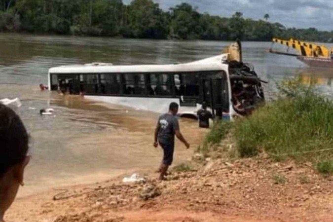 Acidente com ônibus no Pará deixou uma criança morta -  (crédito: TV Liberal/Reprodução)