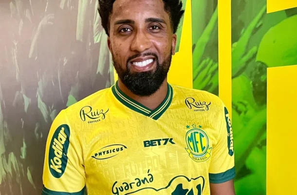 Bruno Cortez - Aos 37 anos, o lateral- esquerdo que defendeu com sucesso  Botafogo, São Paulo e Grêmio, neste último ganhou a LIbertaodrs-2017, anunciou seu fim de carreira ao fim do contrato com o Sampaio Corrêa-MA. Mas ele segue no futebol. Como ele tem a licença pro da CBF para treinador, está iniciando a carreira de técnico no time sub-15 do Ceará