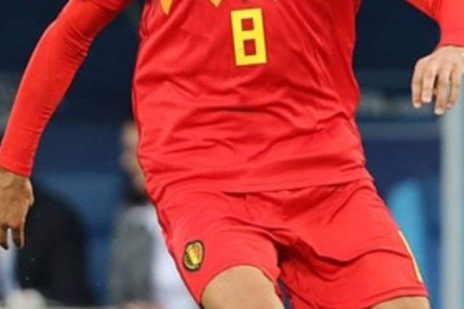 Fellaini  - Marouane Fellaini foi um dos expoentes da grande geração belga na última década. Volante de Everton e Manchester United, foi revelado pelo Standard Liège. Ganhou a Europa League, a Copa da Inglaterra, a liga belga e a liga chinesa. No país asiático, jogou no Shandong Taishan até pendurar as chuteiras aos 36 anos. Foto: Kirill Venediktov/Wikimedia Commons