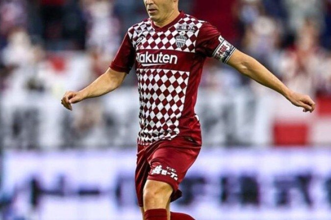 Iniesta - Aos 40 anos, Andrés Iniesta, um dos mais talentosos meias da história do futebol, anunciou que estava deixando o futebol. Foram 16 anos só de Barcelona, onde se tornou lenda. Foto: Divulgação/Vissel Kobe