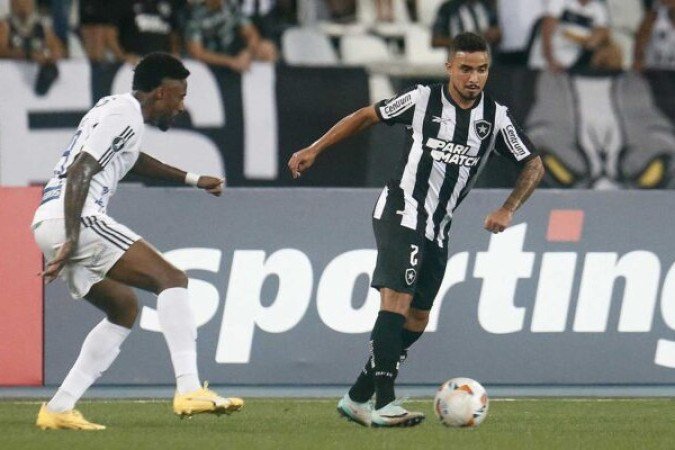 Rafael (Botafogo)  O lateral-direito Rafael anunciou sua aposentadoria ao fim do Campeonato Brasileiro. Revelado pelo Fluminense e com passagens por Manchester United, Lyon e Basaksehir, da Turquia, conviveu com muitas lesões nos últimos anos e decidiu pendurar as chuteiras no Botafogo. Foto: Vitor Silva/Botafogo