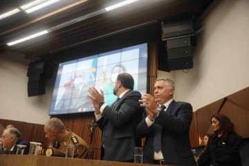 Empossado, Fuad é aplaudido de pé em cerimônia na Câmara de BH - Alexandre Guzanshe/EM/D.A Press