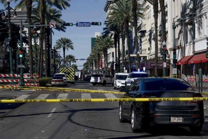 Ataque em Nova Orleans, nos Estados Unidos, deixa 10 pessoas mortas - (crédito: Emily KASK / AFP) Ataque em Nova Orleans, nos Estados Unidos, deixa 10 pessoas mortas - (crédito: Emily KASK / AFP)