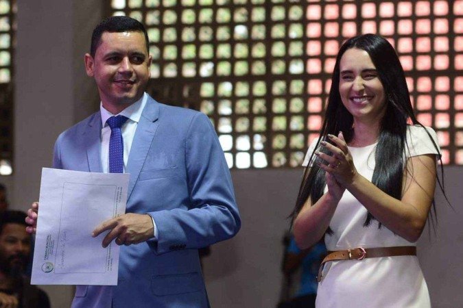  01/01/2025 Crédito: Marcelo Ferreira/CB/D.A Press. Brasil. Brasília - DF -  Posse dos prefeitos eleitos no entorno. Cidade de Santo Antônio do Descoberto, Prefeita Jéssica do Premium e o Vice-Prefeito Alexandre de Jesus