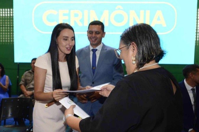  01/01/2025 Crédito: Marcelo Ferreira/CB/D.A Press. Brasil. Brasília - DF -  Posse dos prefeitos eleitos no entorno. Cidade de Santo Antônio do Descoberto, Prefeita Jéssica do Premium e o Vice-Prefeito Alexandre de Jesus