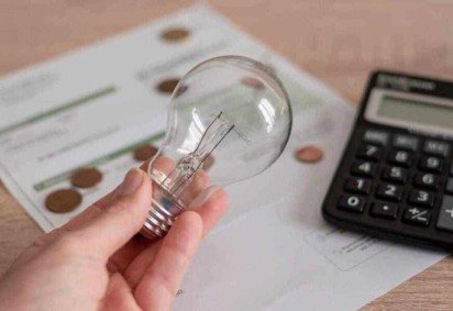 Alta foi puxada por choques em matérias-primas e combustíveis ligados ao conflito no Estreito de Ormuz. -  (crédito: Mercado Hoje) -Alta foi puxada por choques em matérias-primas e combustíveis ligados ao conflito no Estreito de Ormuz. -  (crédito: Mercado Hoje)