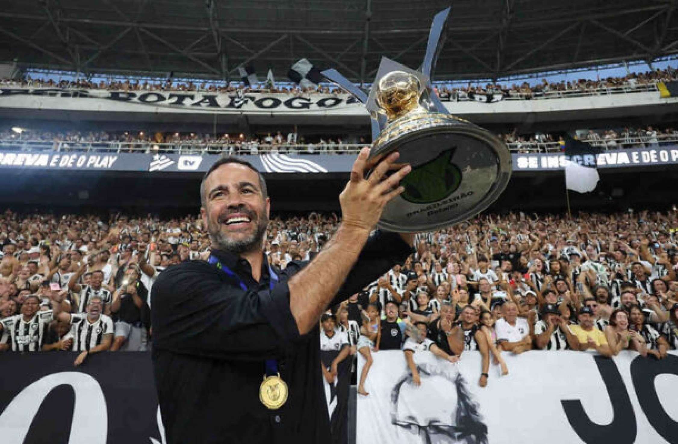 Botafogo e Artur Jorge chegam a acordo por rescisão de contrato