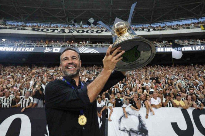 Artur Jorge faturou o Brasileirão e Libertadores pelo Botafogo - (crédito: Foto: Vitor Silva/Botafogo) Artur Jorge faturou o Brasileirão e Libertadores pelo Botafogo - (crédito: Foto: Vitor Silva/Botafogo)