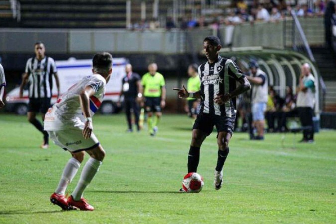 Alvinegro vence Fast de virada na estreia da Copinha  -  (crédito: Foto:  Henrique Lima/BFR)