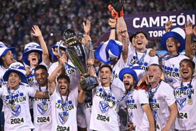 Alexandre Mattos negocia um zagueiro para o Cruzeiro  -  (crédito: Foto: Gustavo Aleixo/Cruzeiro)