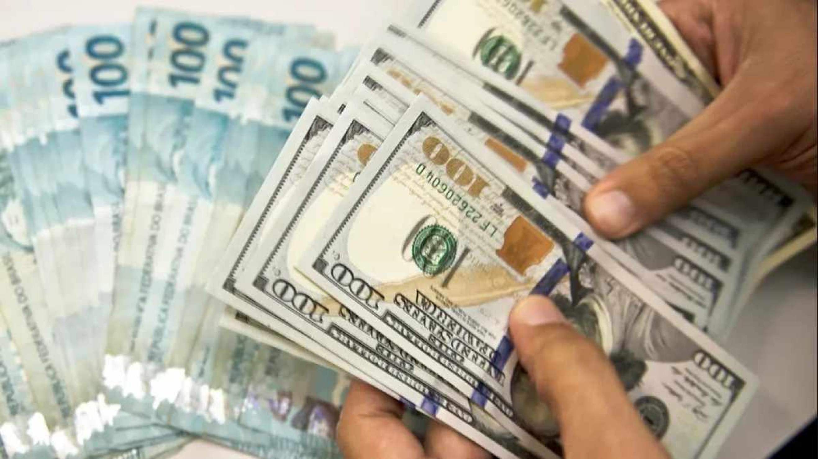 Alta do dólar provoca incertezas em 2025