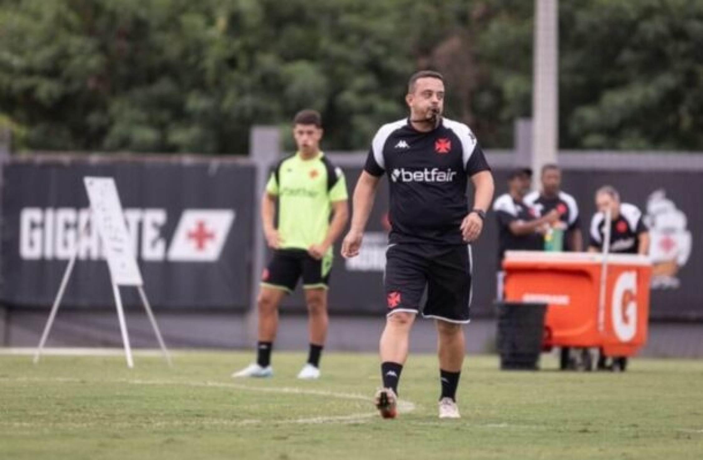 Vasco terá técnico novato e base bicampeã sub-20 no início do Carioca