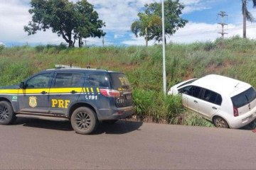 O homem realizou manobras perigosas como ultrapassagens pela contramão e pelo acostamento, e atingindo até 130 km/h em uma pista simples -  (crédito: Divulgação/PRF)