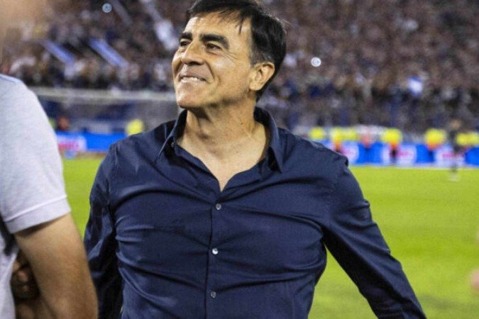 Grêmio decidiu investir na contratação de Gustavo Quinteros e aposta na capacidade de reformulação de equipes do profissional - (crédito: Foto: Divulgação/ Velez) Grêmio decidiu investir na contratação de Gustavo Quinteros e aposta na capacidade de reformulação de equipes do profissional - (crédito: Foto: Divulgação/ Velez)