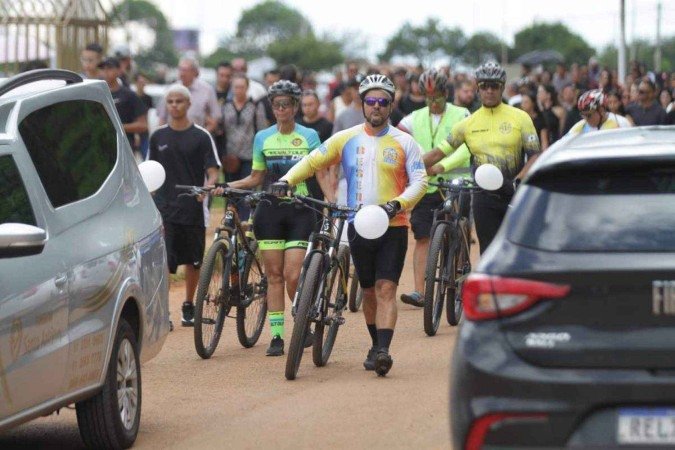 Ciclistas foram ao cemitério de Taguatinga se despedir do companheiro de esporte