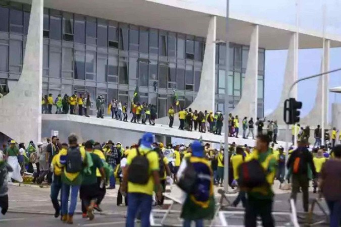 Atos golpistas do 8 de janeiro de 2023 depredaram as sedes dos Três Poderes em Brasília -  (crédito: Marcelo Camargo/Agência Brasil)