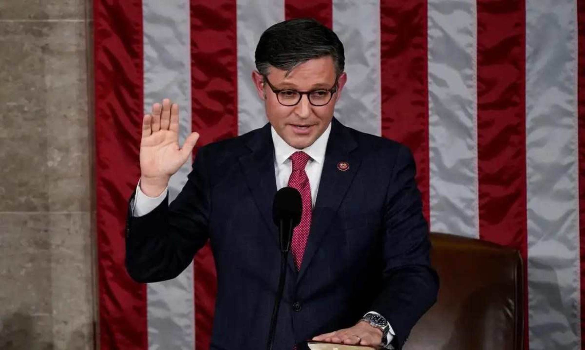 Mike Johnson é reeleito presidente da Câmara dos Representantes dos EUA