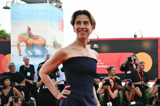 Fernanda Torres com vestido do estilista brasileiro Alexandre Herchcovitch 
      