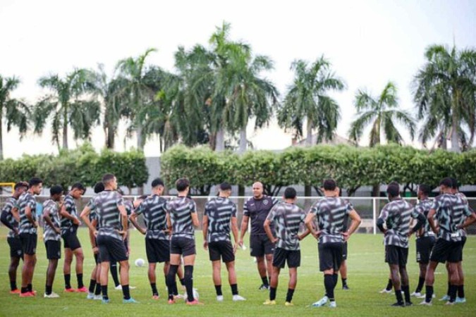 Botafogo entra em campo com os meninos do sub-17 -  (crédito:  HENRIQUE LIMA)