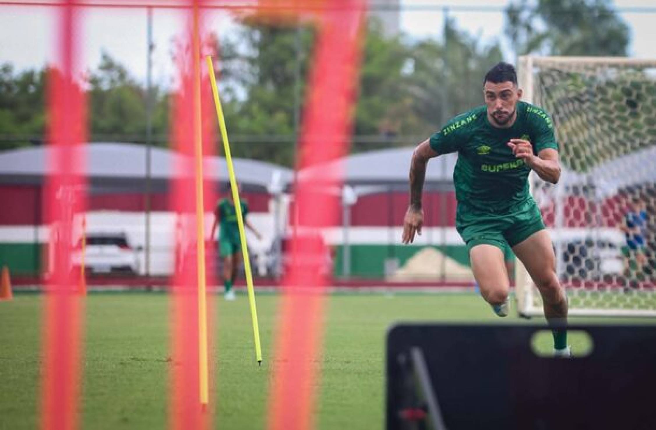 Juan Freytes é mais um reforço a treinar no Fluminense