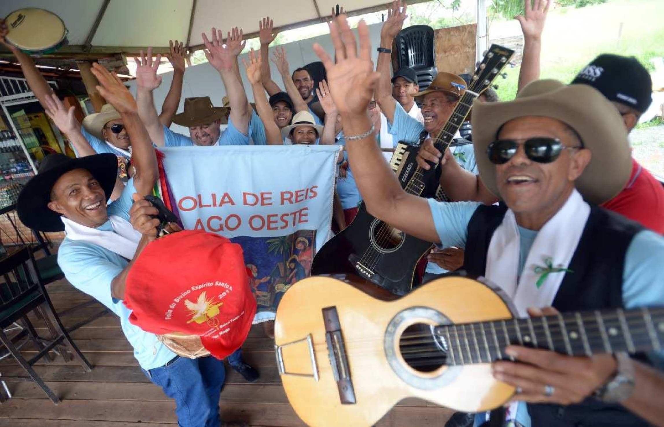 Há 12 anos, moradores do Lago Oeste resgataram a tradicional celebração que, para eles, expressa a fé, a união e a continuidade da vida 