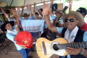 Há 12 anos, moradores do Lago Oeste resgataram a tradicional celebração que, para eles, expressa a fé, a união e a continuidade da vida  -  (crédito:  Ed Alves/CB/DA.Press)