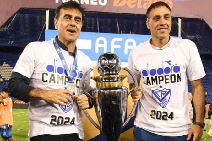 Leandro Desábato foi Campeão Argentino como auxiliar de Gustavo Quinteros -  (crédito: Foto: Divulgação/Vélez Sarsfield)