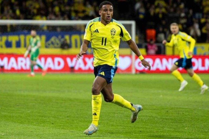  SOLNA, SWEDEN - NOVEMBER 16: Niclas Eliasson of Sweden during the UEFA Nations League 2024/25 League C Group C1 match between Sweden and Slovakia at Strawberry Arena on November 16, 2024 in Solna, Sweden. (Photo by Michael Campanella/Getty Images)
     -  (crédito:  Getty Images)