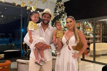 Mirela Janis, cunhada de Camilla Souza, revelou que o padre que celebrou o casamento de Camila e Hulk era amigo de Iran Ângelo. - (crédito: Reprodução: Redes Sociais) Mirela Janis, cunhada de Camilla Souza, revelou que o padre que celebrou o casamento de Camila e Hulk era amigo de Iran Ângelo. - (crédito: Reprodução: Redes Sociais)