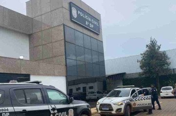 Diante da situação, a PMDF encaminhou o motorista à 8ª Delegacia de Polícia -  (crédito: Caio Ramos)