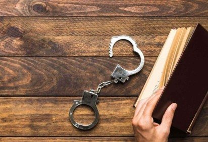 Jaci, que respondeu ao processo presa preventivamente, recebeu a pena de 13 anos, quatro meses e 27 dias  -  (crédito: Freepik/Reprodu&ccedil;&atilde;o) -Jaci, que respondeu ao processo presa preventivamente, recebeu a pena de 13 anos, quatro meses e 27 dias  -  (crédito: Freepik/Reprodu&ccedil;&atilde;o)