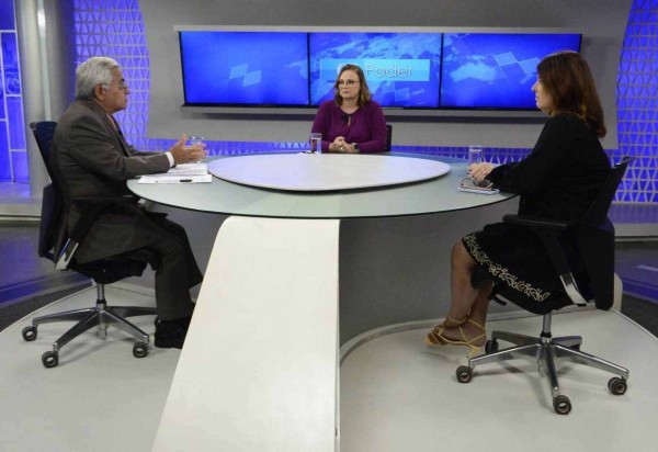 Desembargador Roberval Belinati, vice-presidente do TJDFT, no programa CB.Poder. Na bancada, as jornalistas Ana Maria Campos (D) e Denise Rothenburg -  (crédito:  Marcelo Ferreira/CB/D.A Press)