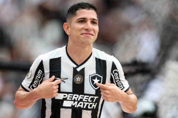Savarino deve permanecer no Botafogo - (crédito: Vitor Silva/Botafogo) Savarino deve permanecer no Botafogo - (crédito: Vitor Silva/Botafogo)