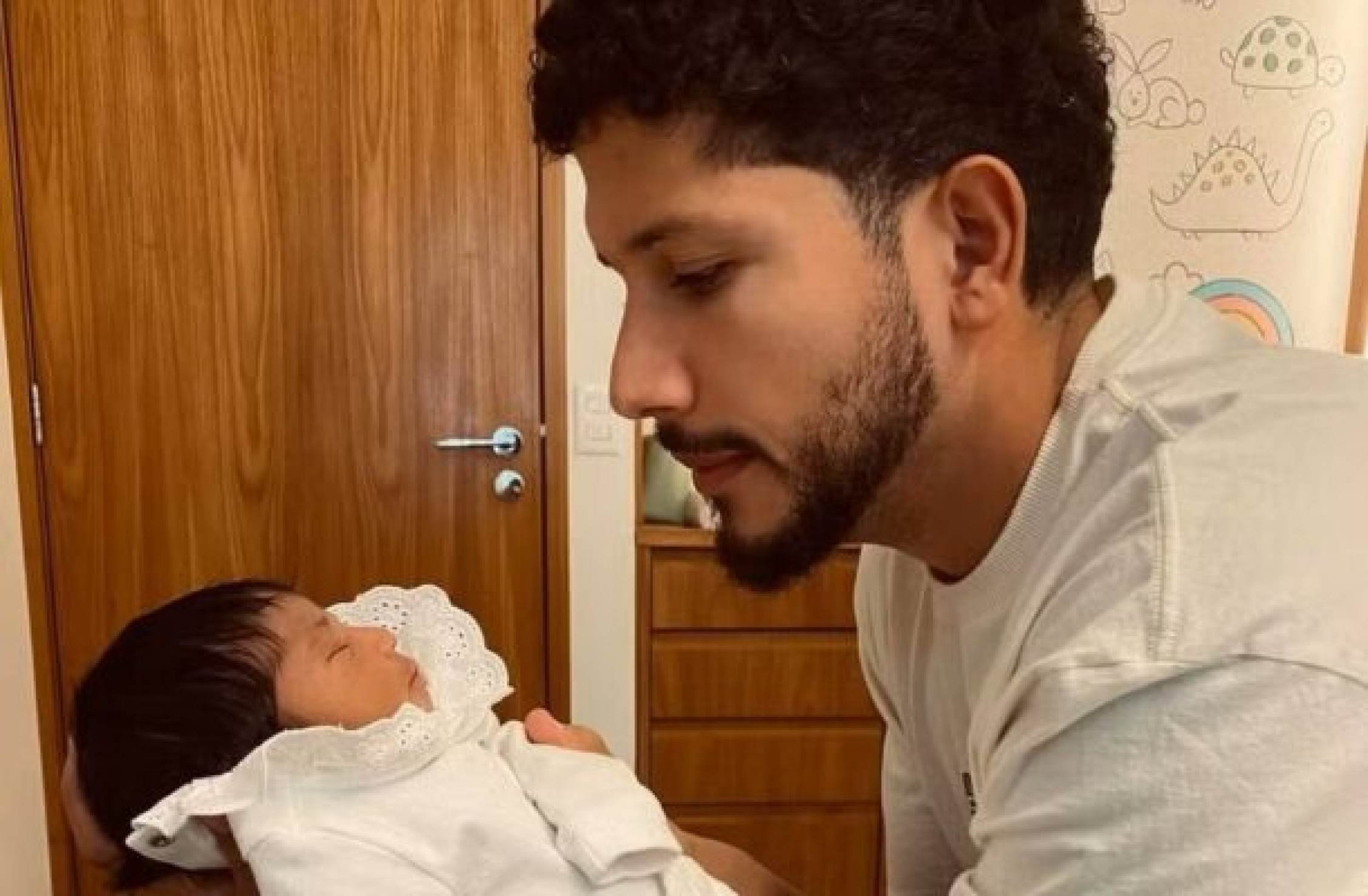Yuri Lima exibe vídeo de 'conversa' com Nala, sua filha com Iza