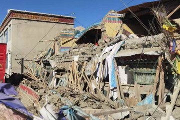 Casas foram danificadas em Shigatse, região do Tibete, no sudoeste da China, depois que um terremoto atingiu a área -  (crédito: STR / AFP)