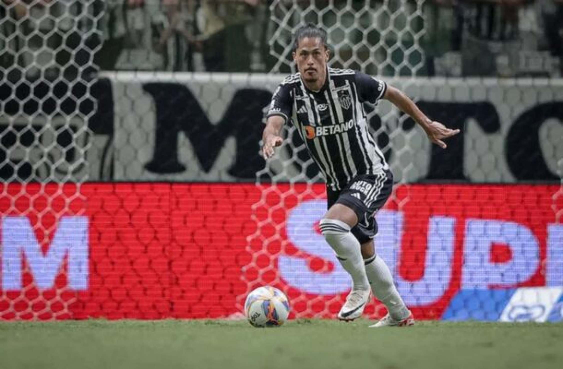 Vasco terá forte concorrência na busca pela contratação de Maurício Lemos, do Galo
