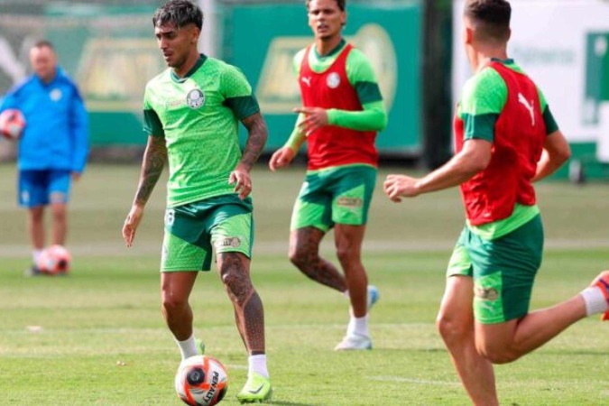 Facundo Torres participou pela primeira vez de um treino com bola no Palmeiras -  (crédito: Foto: Cesar Greco/Palmeiras)