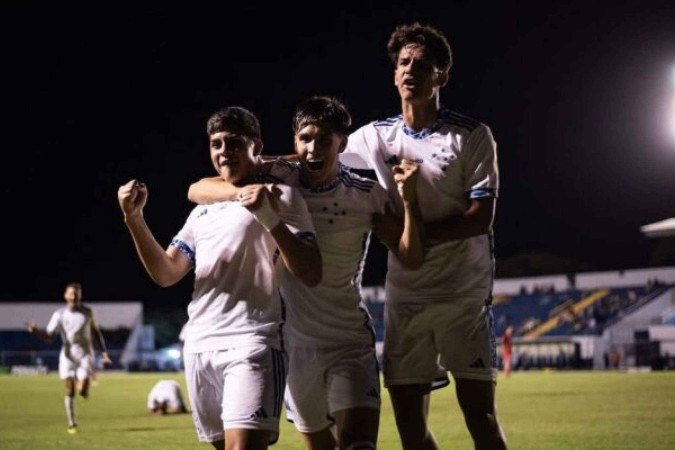 Jogadores do Cruzeiro comemoram gol na partida contra o Imperatriz - (crédito: Foto: Guilherme Veiga) Jogadores do Cruzeiro comemoram gol na partida contra o Imperatriz - (crédito: Foto: Guilherme Veiga)