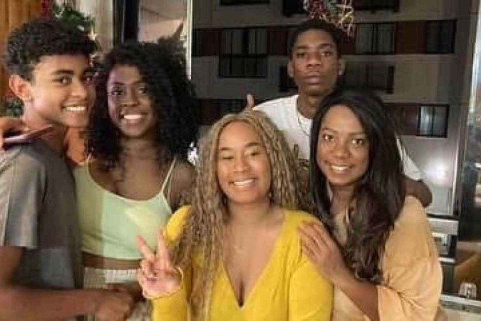 Com os filhos, João Vítor e Sophia, o sobrinho Caio e a irmã Jessica