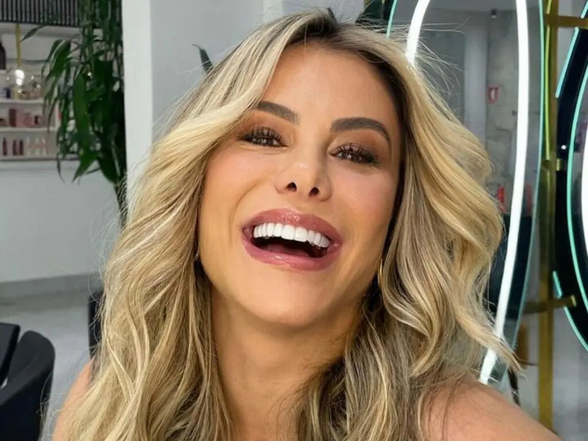 Sempre conectada nas redes, Poliana Rocha deu uma resposta inusitada quando foi questionada por uma seguidora sobre as supostas traições do seu marido, Leonardo -  (crédito: Reprodução/Instagram)