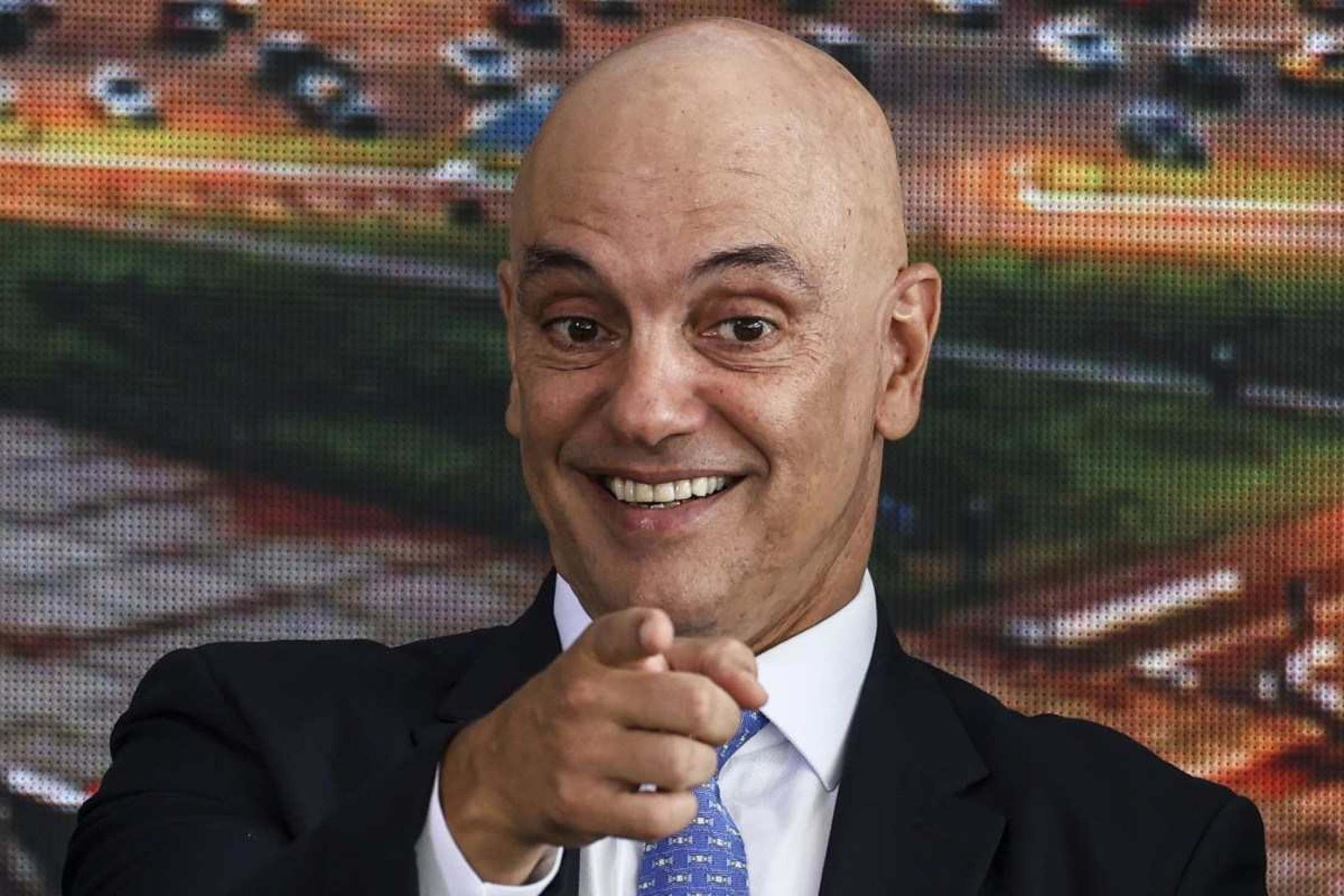 Moraes avisa a Zuckerberg que redes funcionarão sob as leis