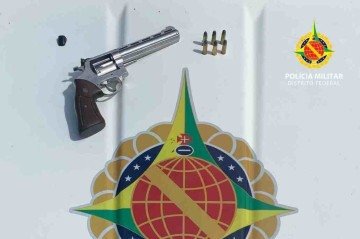 Arma foi apreendida na tarde de terça (7) e suspeito é procurado - (crédito: Divulgação/PMDF) Arma foi apreendida na tarde de terça (7) e suspeito é procurado - (crédito: Divulgação/PMDF)
